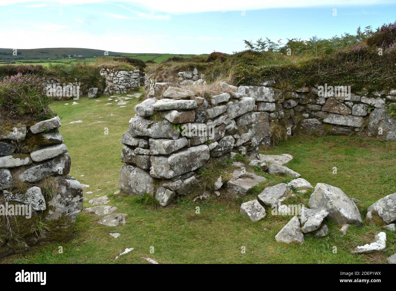 Chysauster. Romano-British Siedlung, von der mittleren Eisenzeit belegt bis zum Ende der römischen Besatzung 4. Jahrhundert n. Das Dorf Stein-Wal Stockfoto