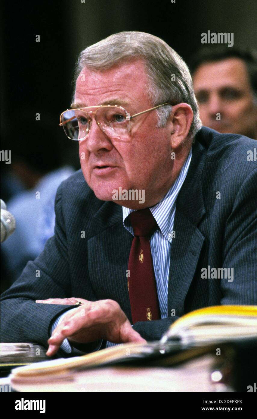 Foto der Datei - Generalstaatsanwalt Edwin Meese III bezeugt vor dem US-amerikanischen House Select Committee die Untersuchung verdeckter Waffengeschäfte mit dem Iran / US Senate Select Committee on Secret Military Assistance to Iran and the Nicaraguan Opposition (Iran/Contra Committee) on Capitol Hill in Washington, DC, USA am 28. Juli 1987. Foto von Ron Sachs/CNP/ABACAPRESS.COM Stockfoto