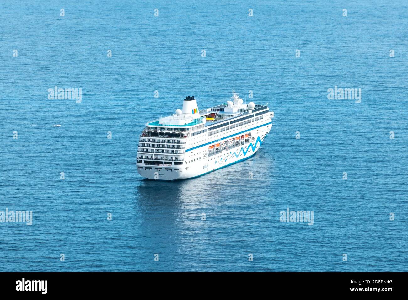 Teneriffa, Spanien - November, 2020: Aida Kreuzfahrtschiff auf Meer Stockfoto