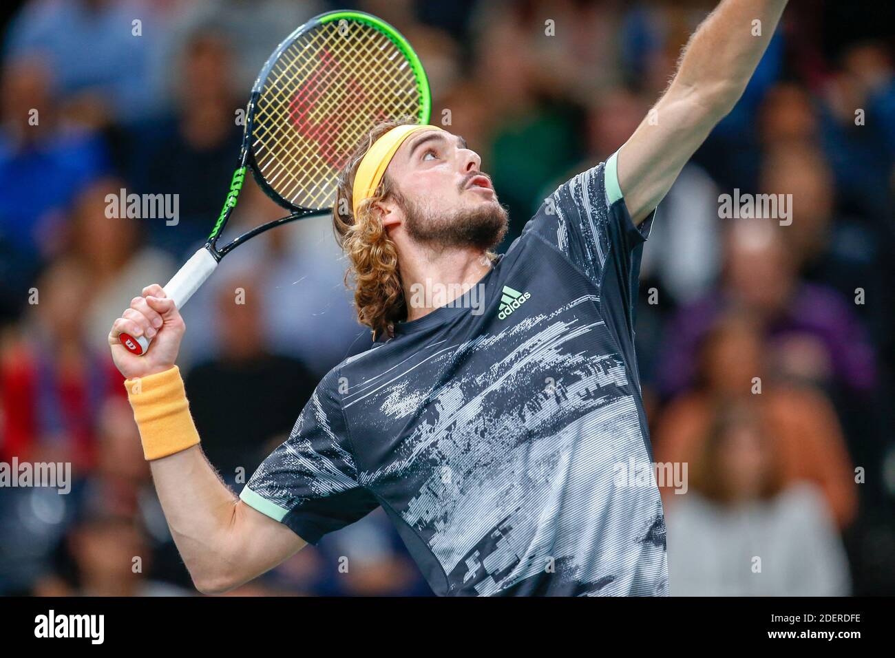 Stefanos Tsitsipas aus Griechenland im Kampf gegen Novak Djokovic (nicht gesehen) aus Serbien während des Rolex Paris Masters Tennisturniers in der AccorHotels Arena in Paris, Frankreich am 01. November 2019. Foto von Antonio Borga/Avenir Pictures/ABACAPRESS.COM Stockfoto