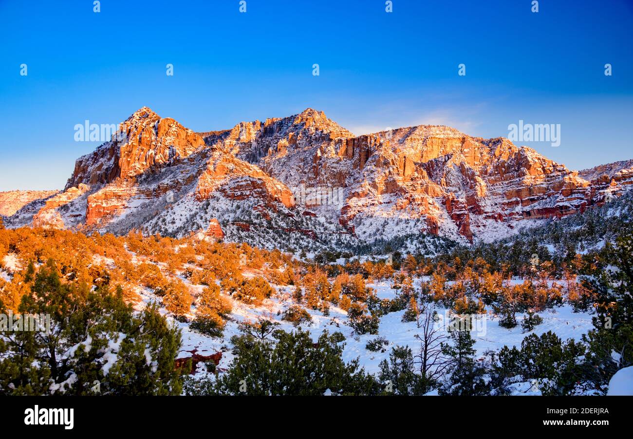 Sedonas Winterberge bei Sonnenuntergang, Arizona, USA. Stockfoto