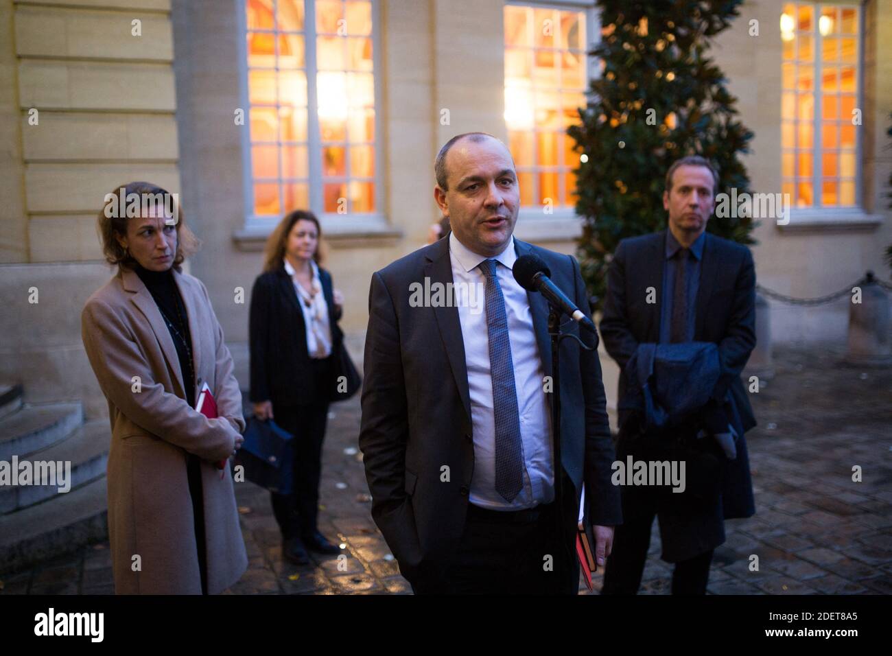 Laurent Berger, Generalsekretär der Gewerkschaft des Französischen Demokratischen Gewerkschaftsbundes (CFDT), spricht nach einem Treffen mit dem französischen Premierminister am 25. November 2019 im Matignon-Palast in Paris im Rahmen von Treffen mit französischen Gewerkschaften und Sozialpartnern zur Diskussion der Rentenreform vor der Presse. Foto von Raphael Lafargue/ABACAPRESS.COM Stockfoto