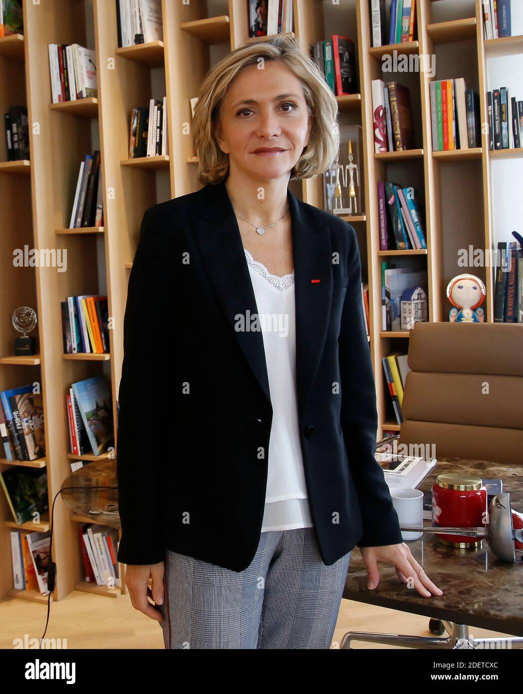 Die Präsidentin der Region Ile-de-France, Valerie Pecresse, posiert in ihrem Büro am 27. November 2019 in Saint Ouen, Frankreich. Foto von Vernier/JBV News/ABACAPRESS.COM Stockfoto