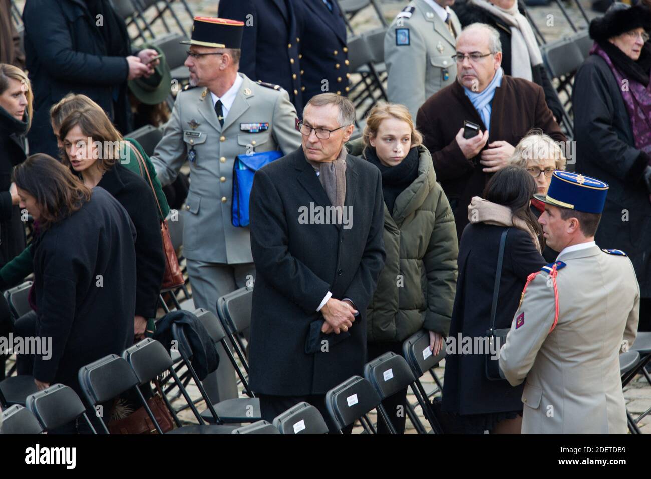 Der ehemalige Bürgermeister von Mulhouse, Jean-Marie Bockel, der Vater von Pierre-Emmanuel Bockel, der in Mali starb, nimmt an der militärischen Tribut-Zeremonie für 13 Soldaten Teil, die in Mali am Invalidendenkmal am 2. Dezember 2019 in Paris getötet wurden. Bei seiner größten militärischen Beerdigung seit Jahrzehnten ehrt Frankreich 13 Soldaten, die während einer Mission gegen Extremisten, die der Gruppe des Islamischen Staates angehören, bei der Kollision ihrer Hubschrauber über Mali getötet wurden. Foto von Raphael Lafargue/ABACAPRESS.COM Stockfoto