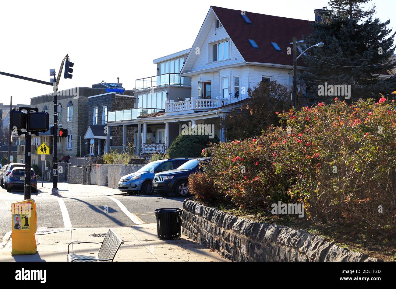 Die Straßenecke von John F. Kennedy Blvd East und 49th Street, die in Edward Hoppers Gemälde East Wind über Weehawken 1934 erschien.Weehawken.New Jersey.USA Stockfoto