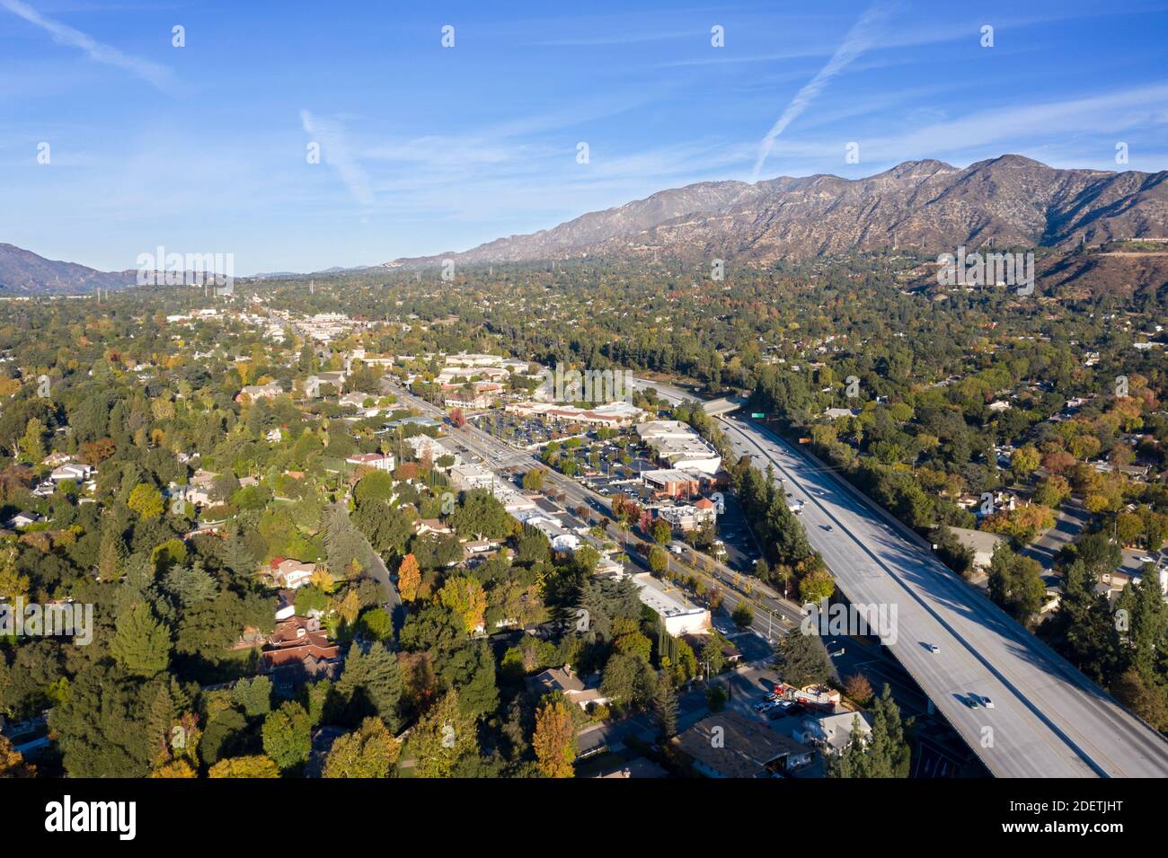 Luftaufnahme von La Canada Flintridge in den Ausläufern der Die San Gabriel Mountains in Kalifornien Stockfoto