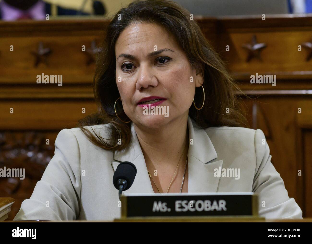 Die US-amerikanische Vertreterin Veronica Escobar (Demokrat von Texas) gibt am Mittwoch, den 11. Dezember 2019, im Longworth House Office Building in Washington, DC, USA, eine Eröffnungserklärung ab, als der Justizausschuss des US-Repräsentantenhauses seine Aufzeichnung der Resolution 755 des Repräsentantenhauses gegen Präsident Donald J. Trump beginnt. Foto von Ron Sachs/CNP/ABACAPRESS.COM Stockfoto