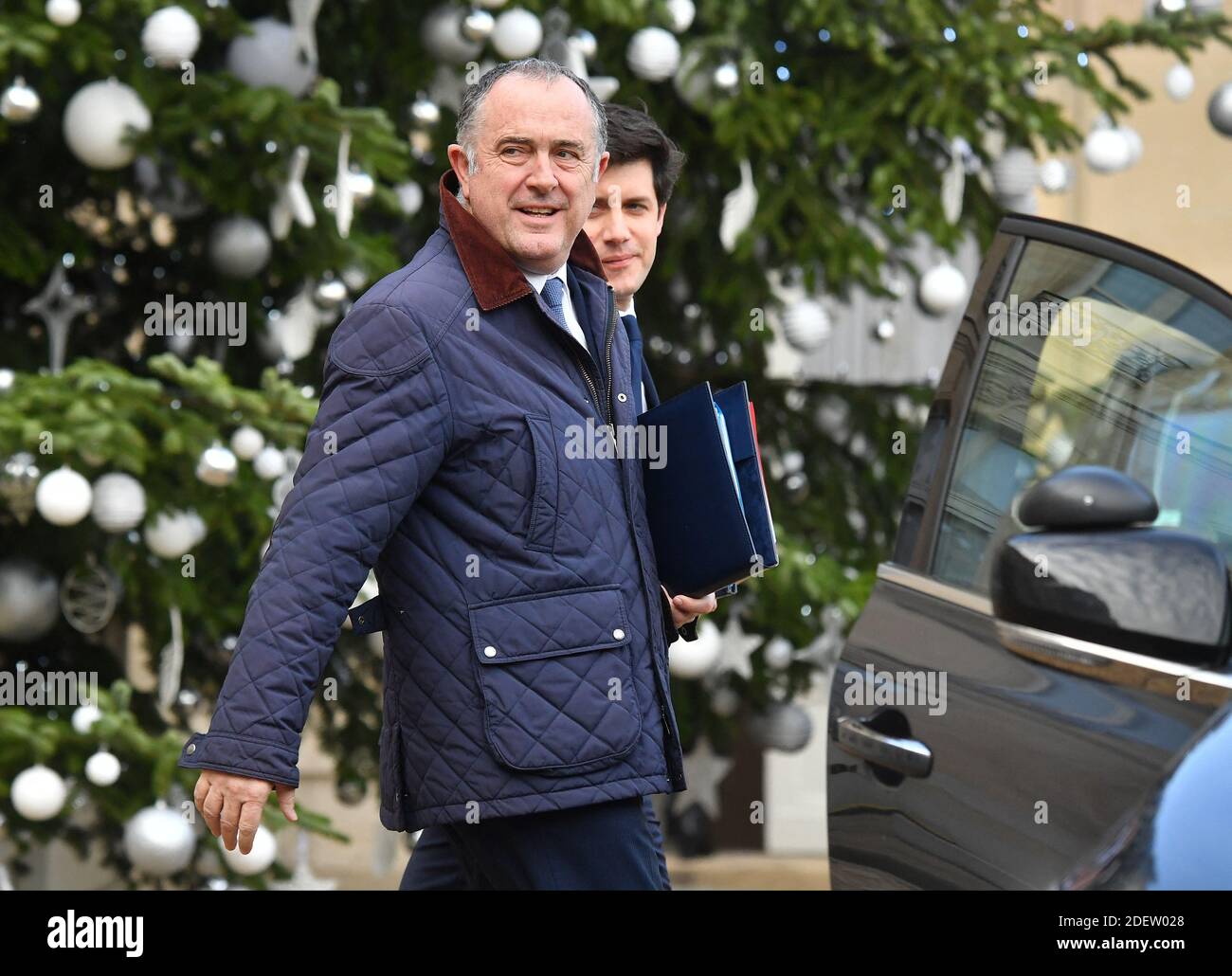 Der französische Landwirtschaftsminister Didier Guillaume, der französische Minister für Städte und Wohnungsbau Julien Denormandie, der nach der wöchentlichen Kabinettssitzung am 18. Dezember 2019 in Paris, Frankreich, den Elysee-Palast verließ. Foto von Christian Lieiwg/ABACAPRESS.COM Stockfoto