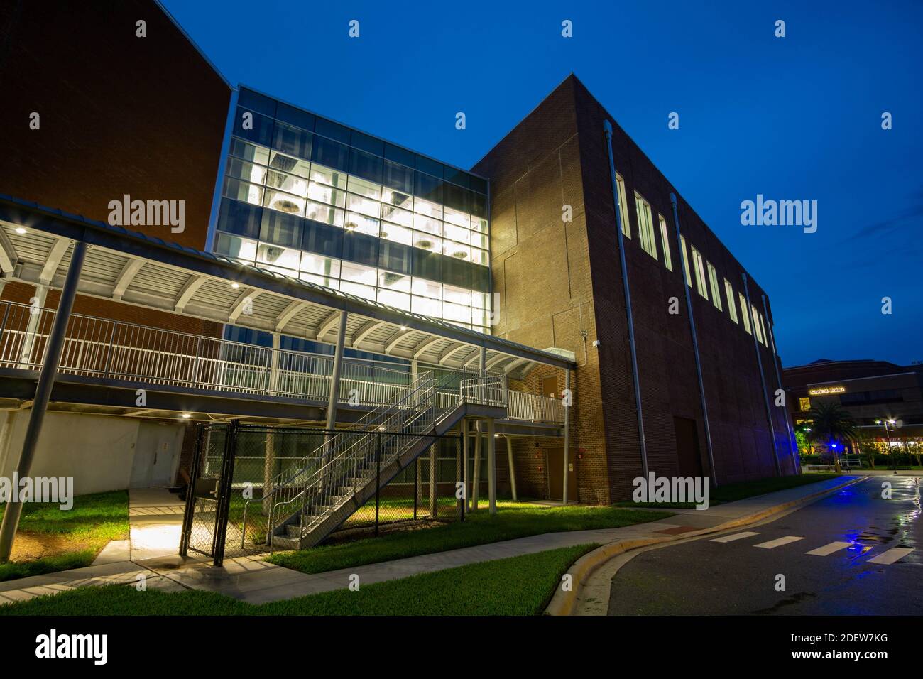 Sept. 2020. Ein neues Gebäude an der University of Central Florida steht während der COVID-19 Pandemie unbesetzt. Stockfoto