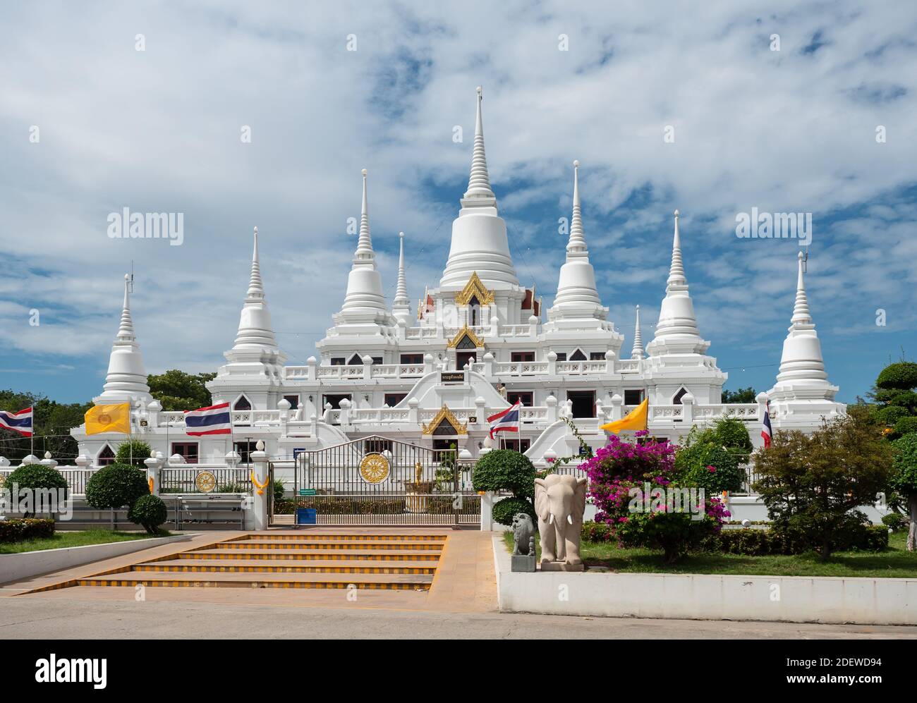 Die Phra dhutanga Pagode im Wat Asokaram, einem buddhistischen Tempel in der Provinz Samut Prakan, in der Nähe von Bangkok in Thailand. Stockfoto