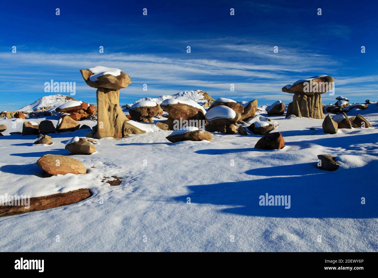 Geographie / Reisen, USA, Bisti Badlands, Monolith und Gesteinsaeule aus Mops und Sandstein, in , Additional-Rights-Clearance-Info-not-available Stockfoto