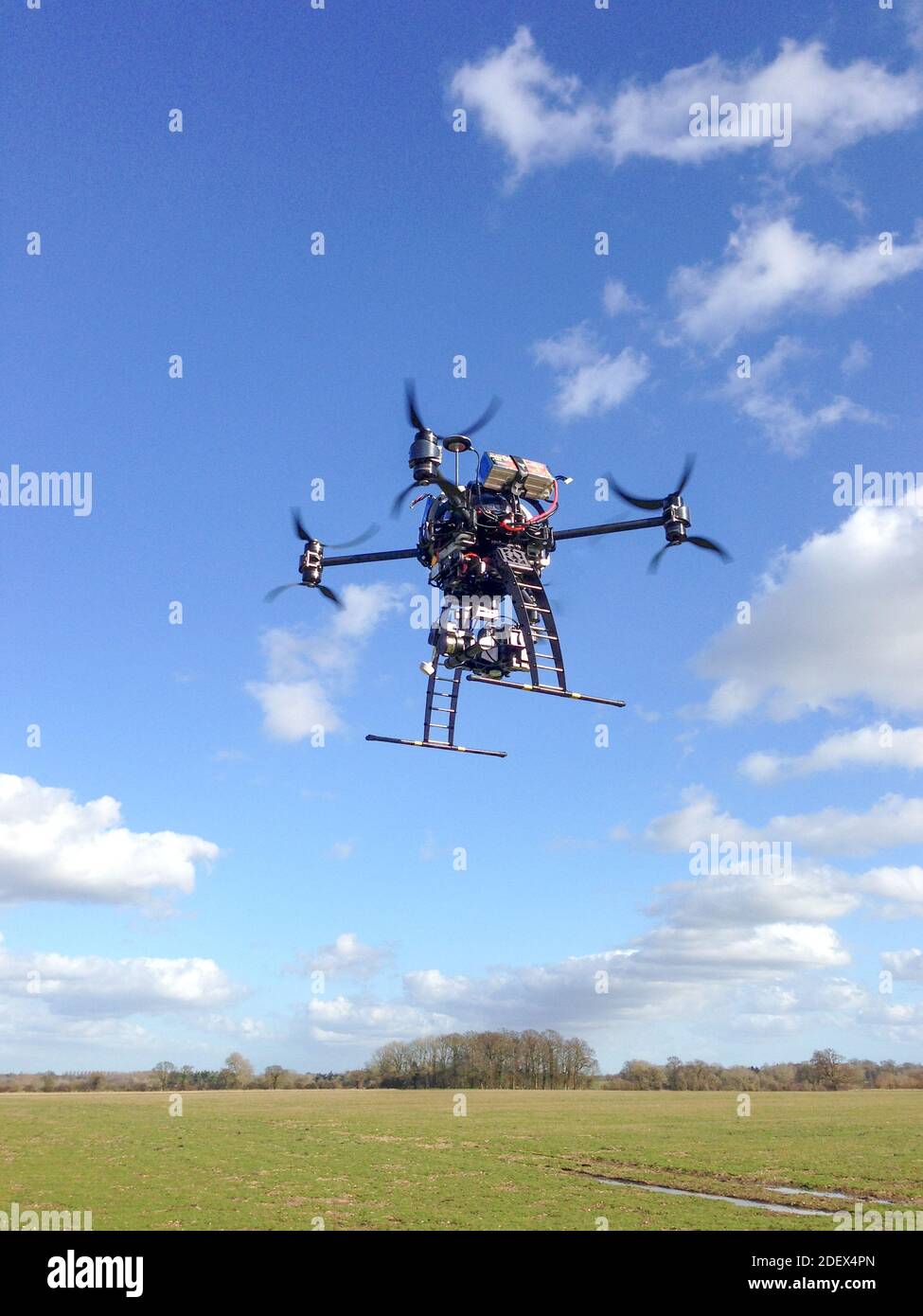 Eine große Ococopter-Drohne mit acht Motoren von Aeronavics mit einer Lumix G4 Kamera. Stockfoto