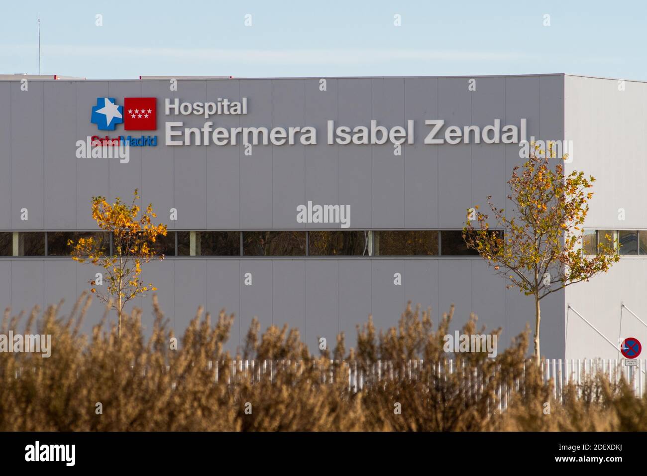 Madrid, Spanien. Dezember 2020. Blick auf einen Teil des kürzlich eröffneten Krankenhauses Enfermera Isabel Zendal. Das neue Notkrankenhaus wurde in drei Monaten mit einem Preis von ca. 100 Millionen Euro für Pandemien oder gesundheitliche Notfälle gebaut, mit 1,000 Betten, die Coronavirus-Patienten (COVID-19) behandeln könnten. Quelle: Marcos del Mazo/Alamy Live News Stockfoto