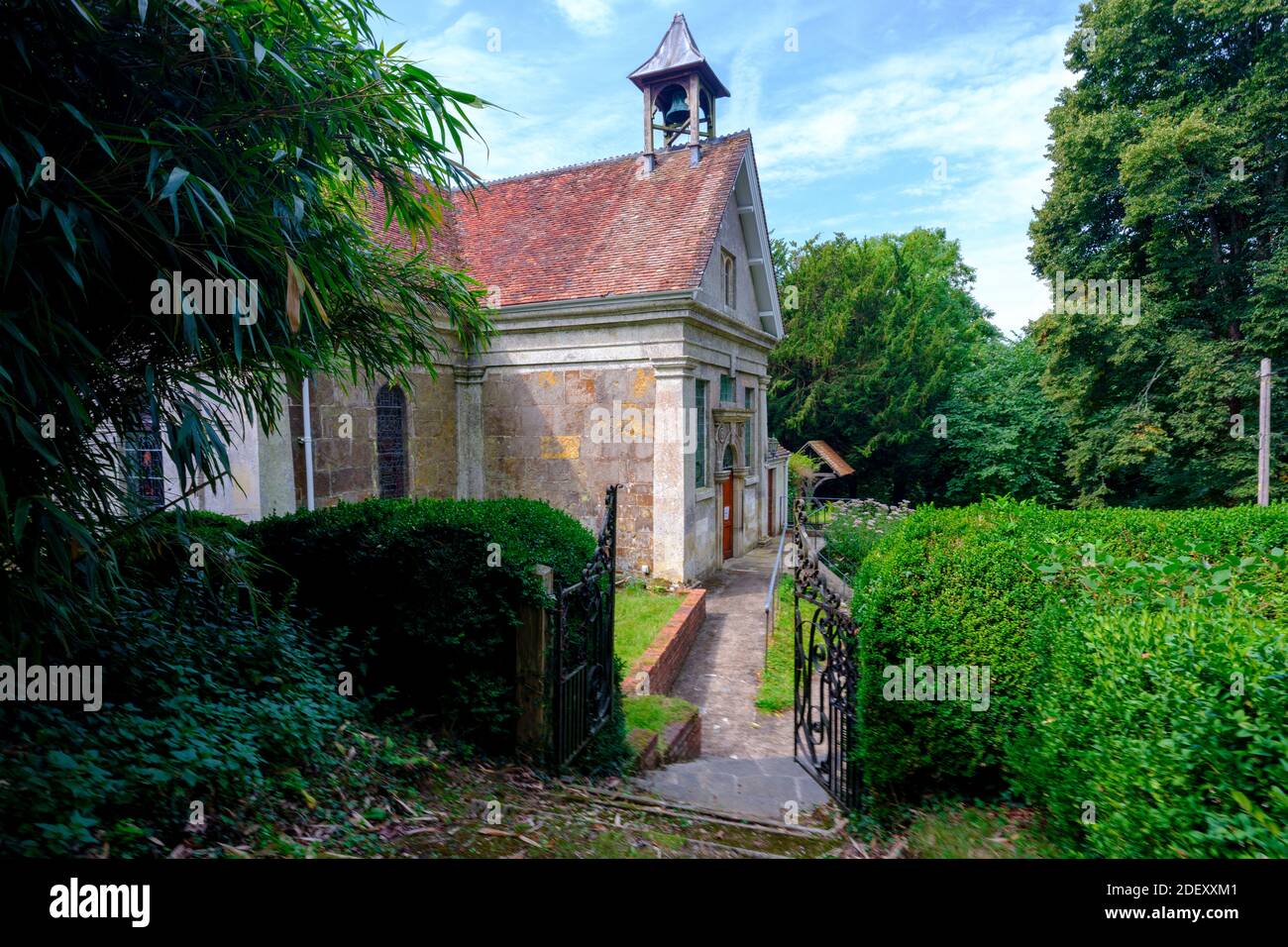 Hale, Großbritannien - 8. August 2020: St James's Church im Hale Park im New Forest National Park, Großbritannien Stockfoto