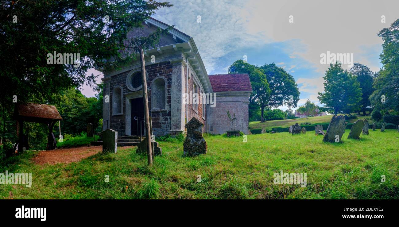 Hale, Großbritannien - 8. August 2020: St James's Church im Hale Park im New Forest National Park, Großbritannien Stockfoto