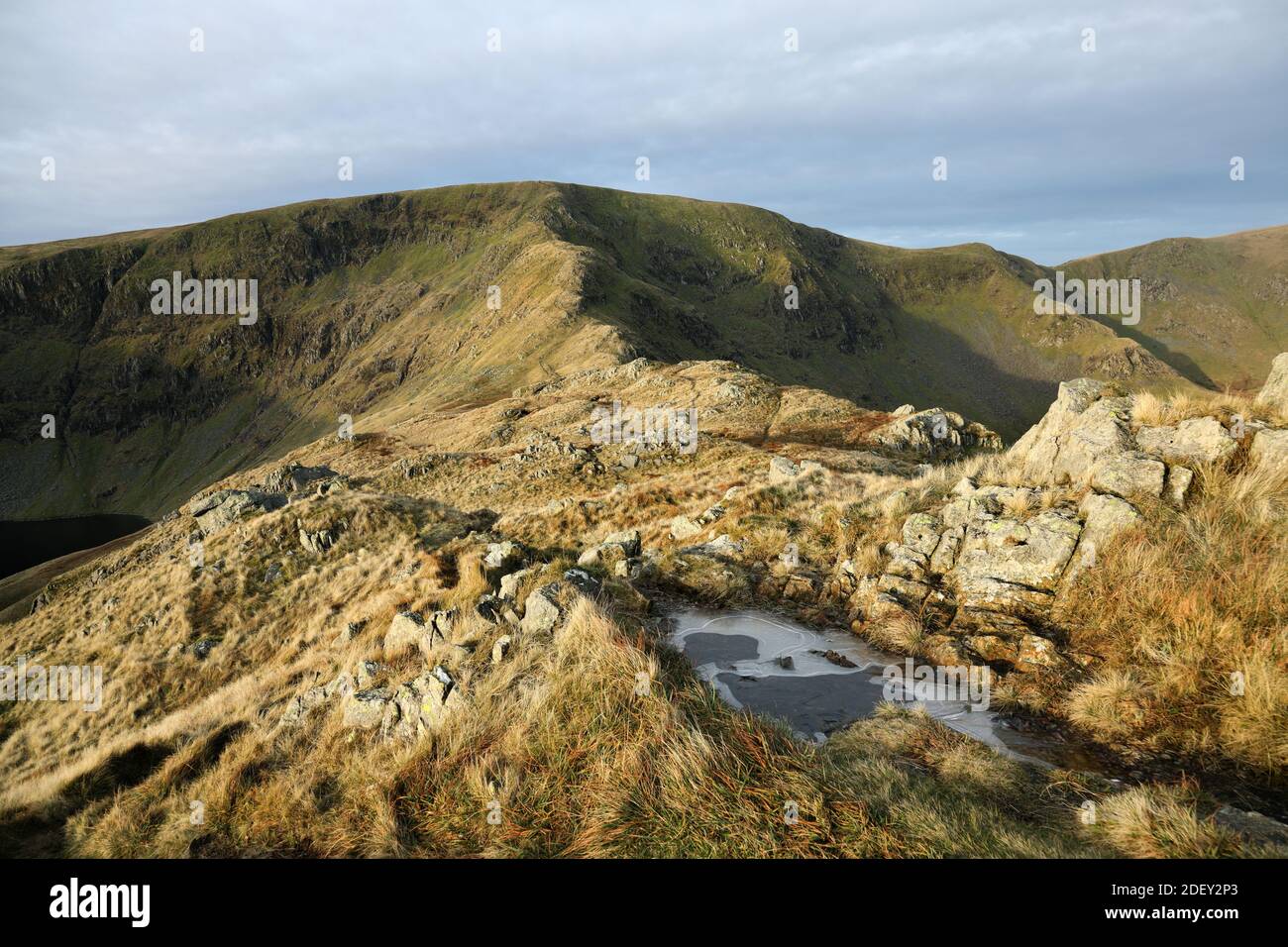 Long Stile (Short Stile nach rechts) und High Street von Rough Crag, Lake District, Cumbria, Großbritannien Stockfoto