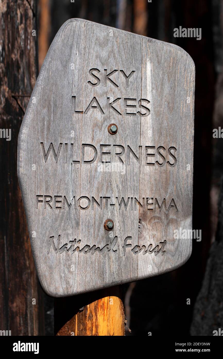 Grenzschild, Sky Lakes Wilderness, Winema National Forest, Oregon Stockfoto