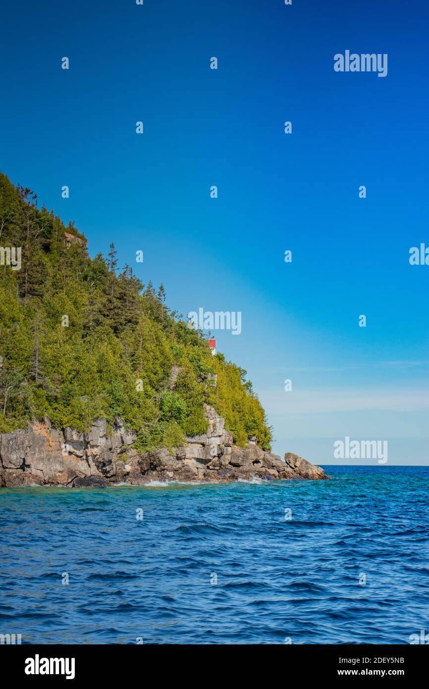 Kanadischer Schild trifft auf die großen Seen, Lake Huron, ON. Spektakuläre Landschaft im Sommer in Georgian Bay in ON, Kanada. Es gibt über 30,000 Inseln Stockfoto