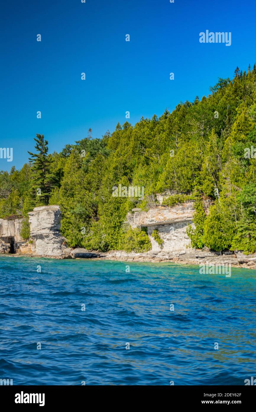 Ufer des Lake Huron Inseln mit speziellen Felsformationen, AUF. Spektakuläre Landschaft im Sommer in Georgian Bay in ON, Kanada. Es gibt über 30,000 Stockfoto