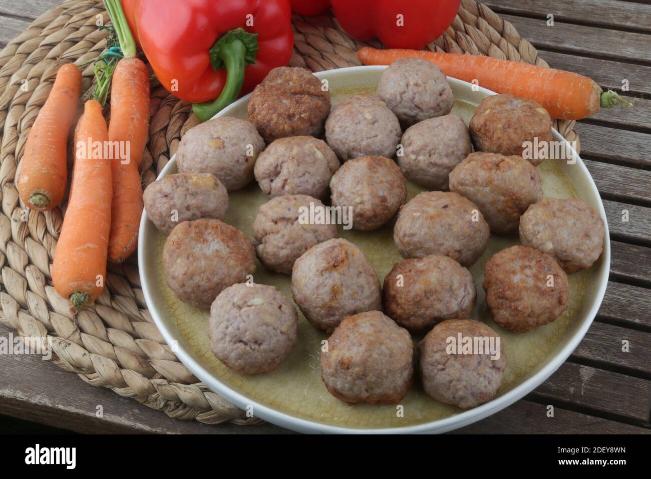 Fleischbällchen mit Hackfleisch als traditionelle Lebensmittelbescheinigung Stockfoto