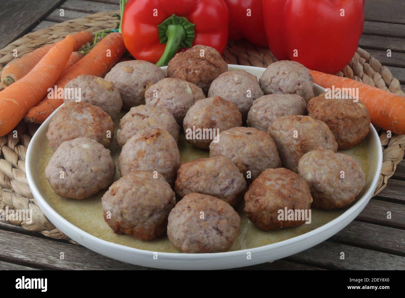 Fleischbällchen mit Hackfleisch als traditionelle Lebensmittelbescheinigung Stockfoto