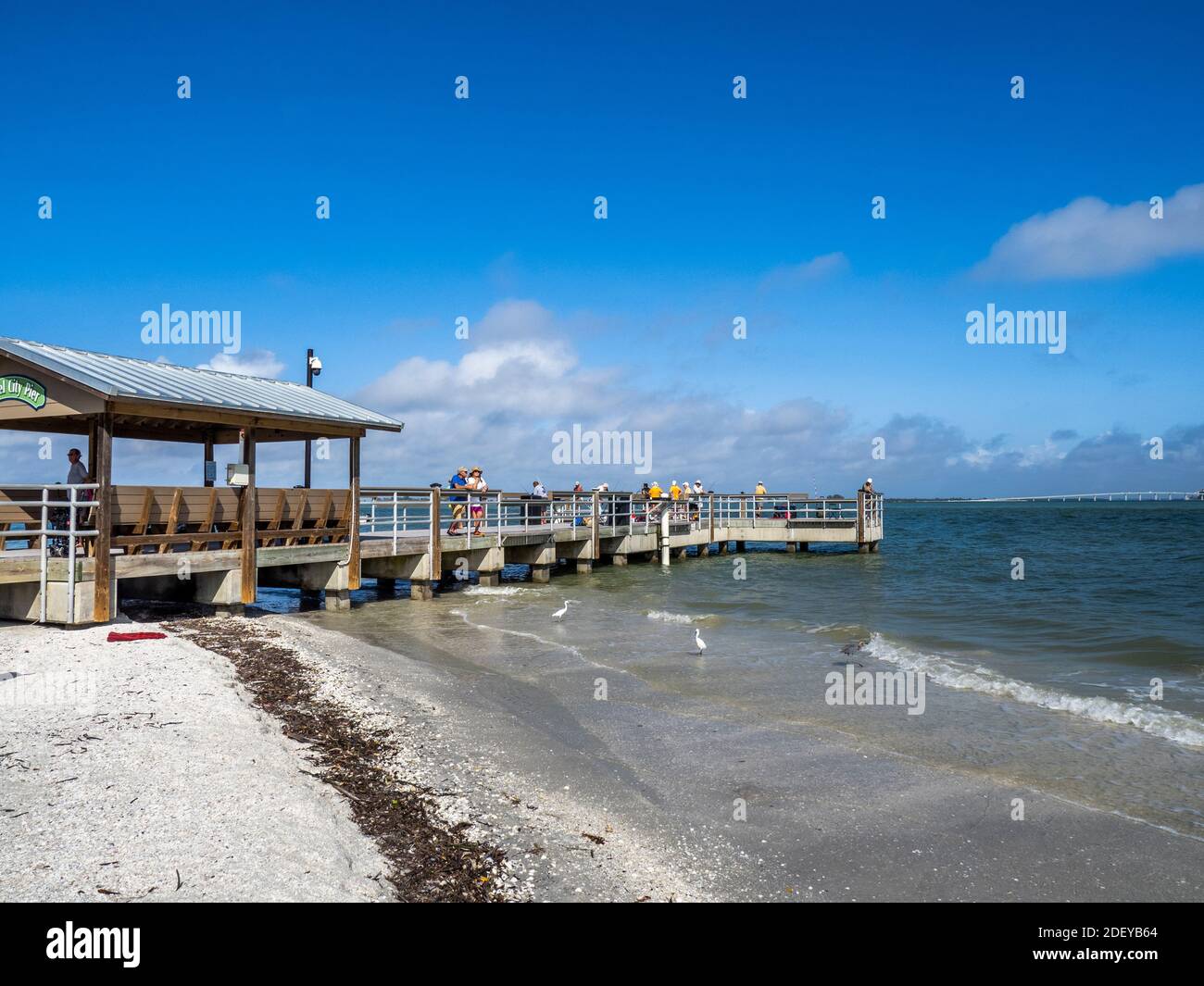 Der Sanibel Island Fishing Pier auf Sanibel Island auf der Golfküste von Florida ion die Vereinigten Staaten Stockfoto