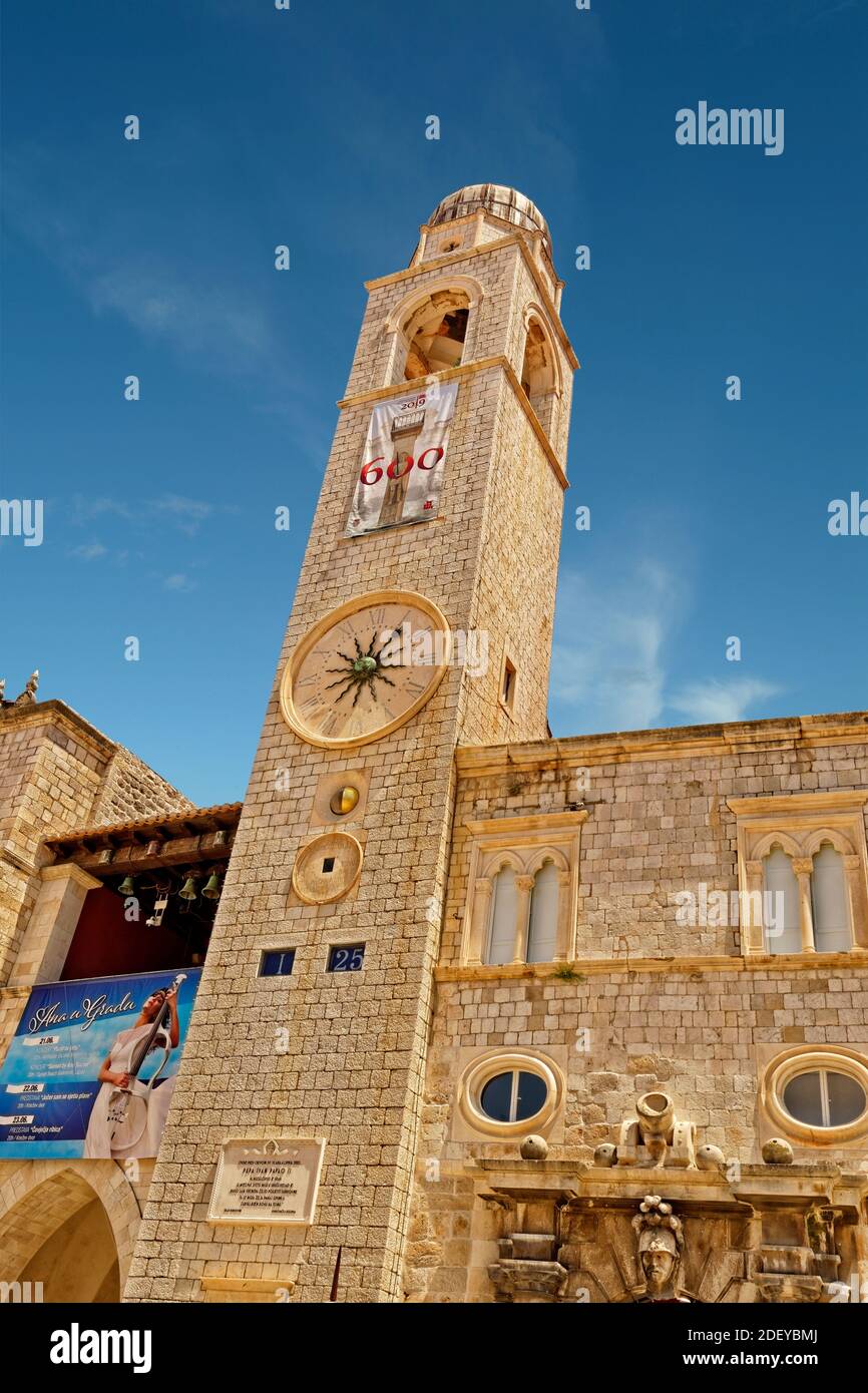 Uhrturm und Glockenturm in der Altstadt von Dubrovnik auf der Dalamatian Küste von Kroatien, Adria. Stockfoto