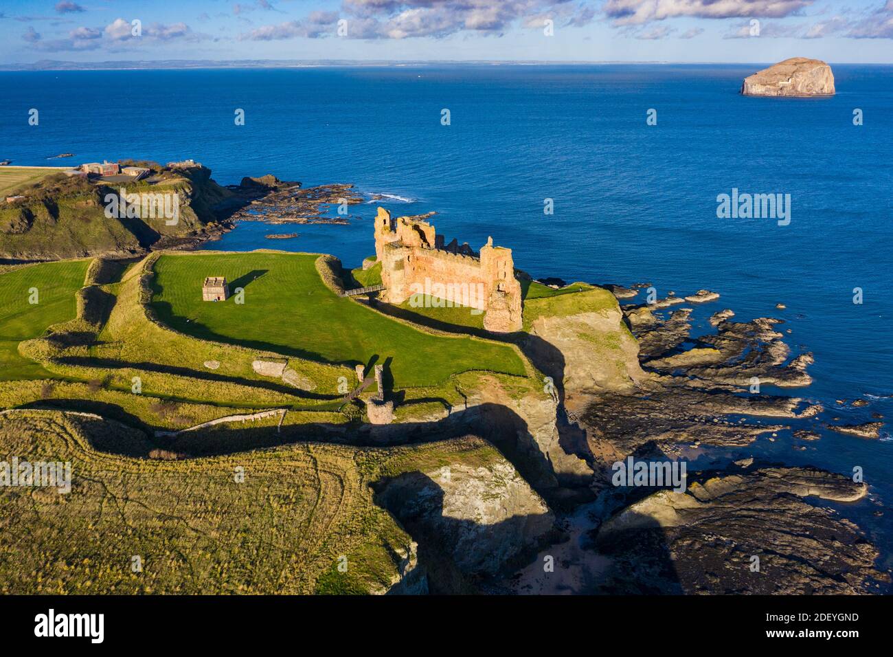 Luftaufnahme von Tantallon Castle in East Lothian, Schottland, Großbritannien Stockfoto