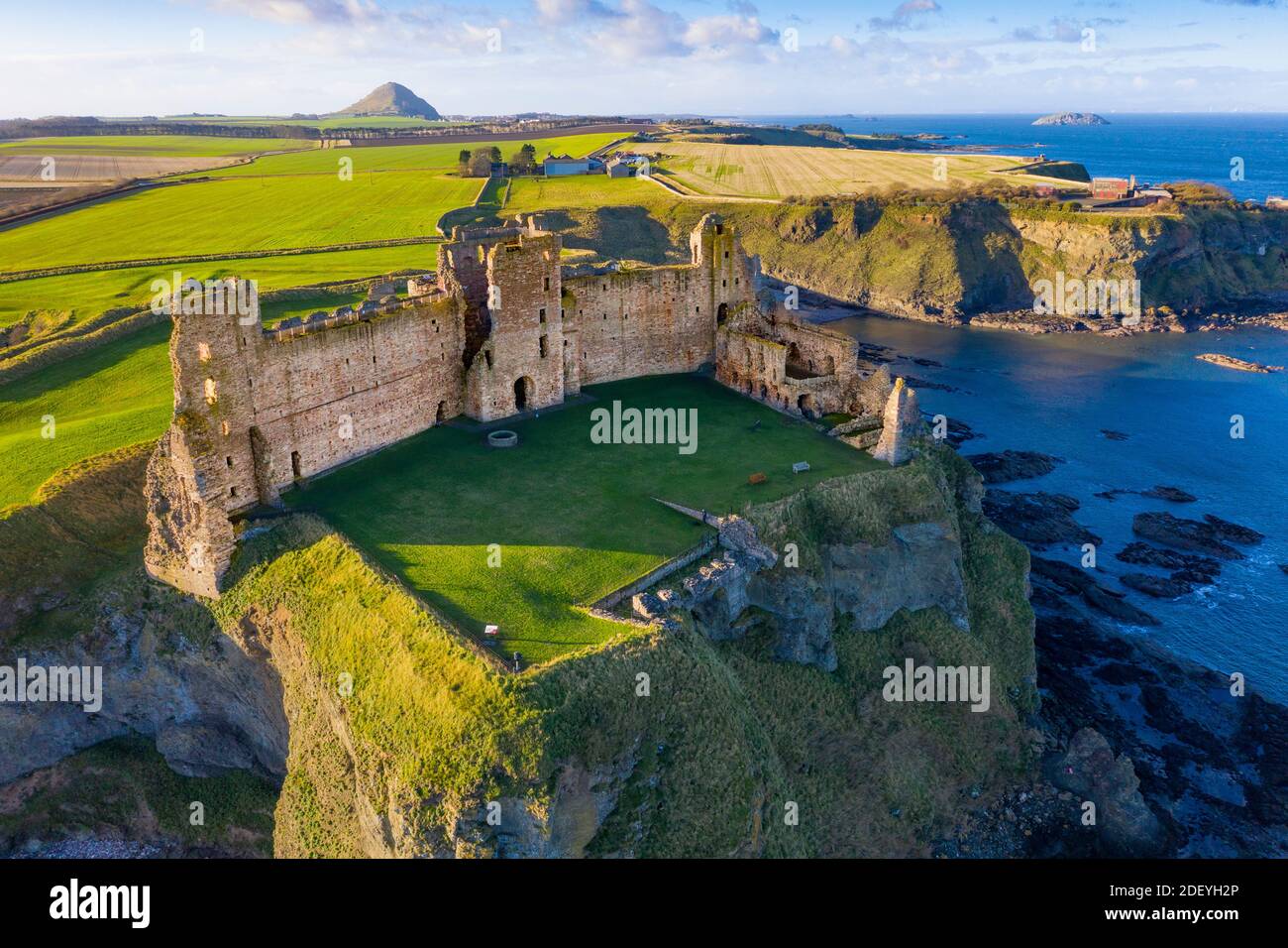 Luftaufnahme von Tantallon Castle in East Lothian, Schottland, Großbritannien Stockfoto