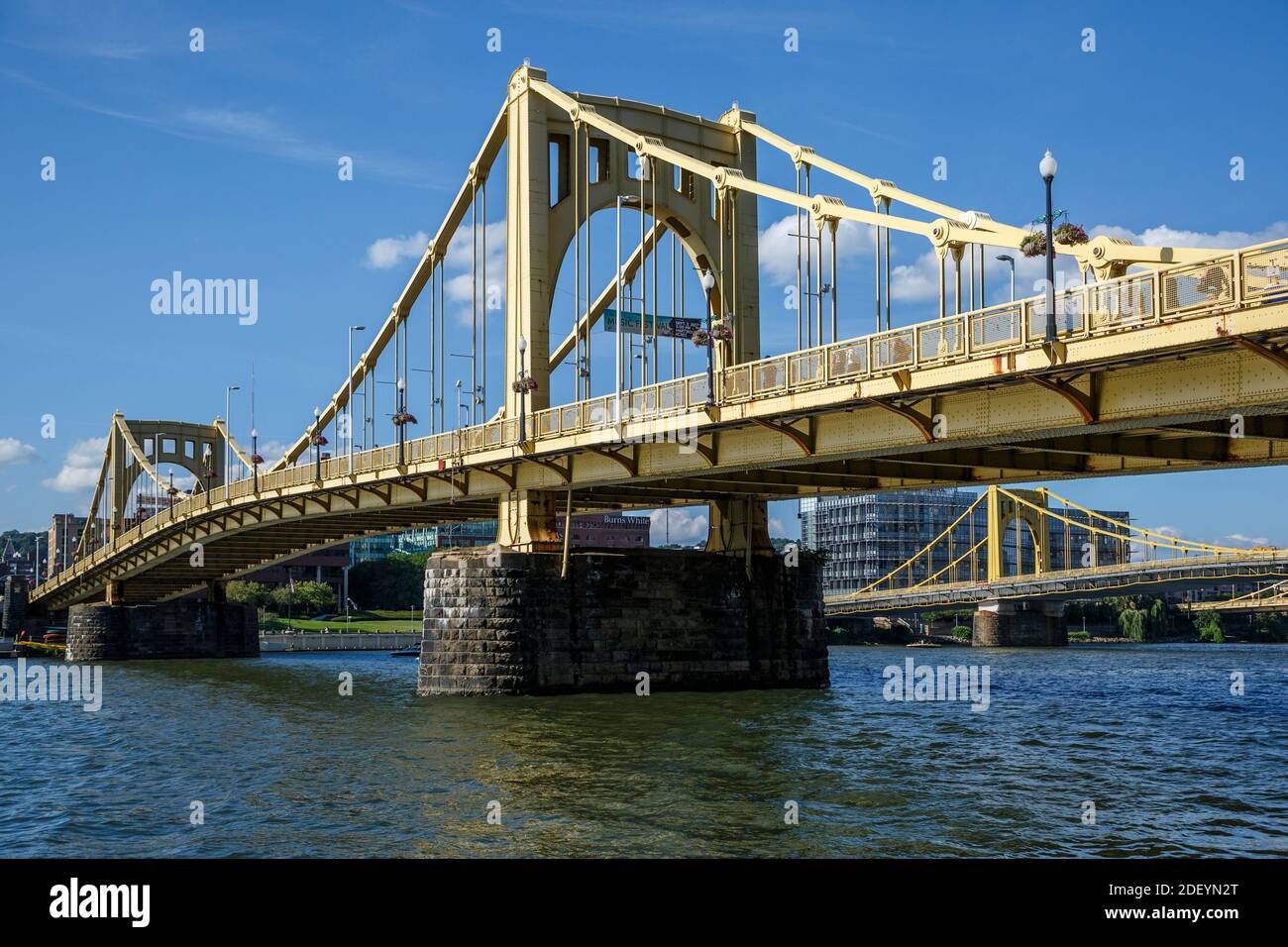 Roberto Clemente Bridge und Allegheny River, Pittsburgh, Pennsylvania USA Stockfoto