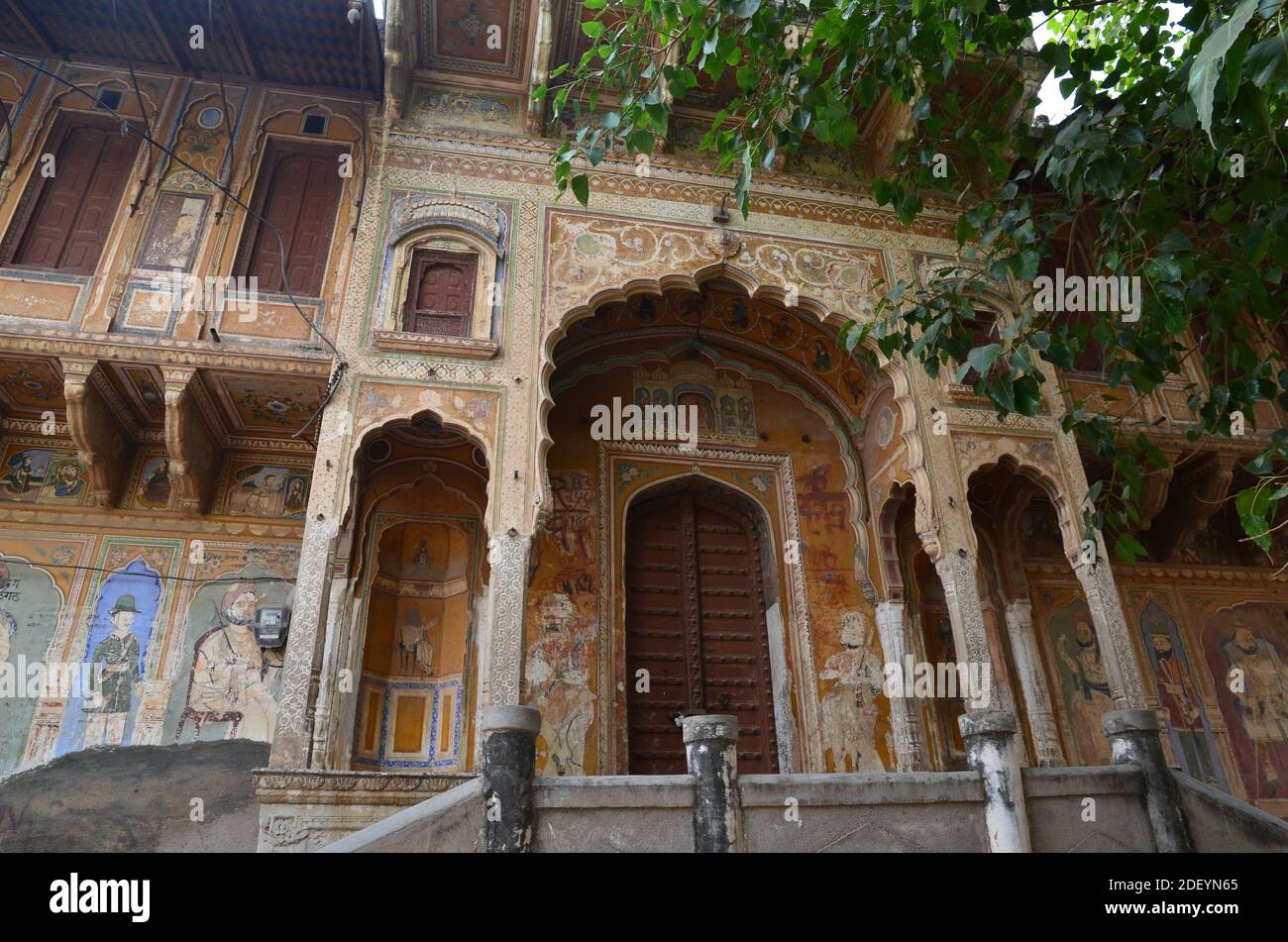 Ein verstecktes Juwel abseits der Touristenpfade: Die Shekhawati Region mit ihren wunderbar bemalten Haveli Häusern Stockfoto