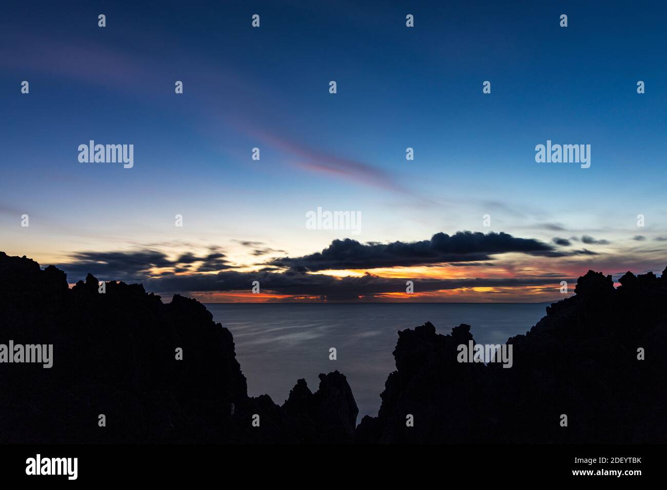 Abendlicht über dem atlantik entlang der Küste von Palm Mar, Teneriffa, Kanarische Inseln, Spanien Stockfoto