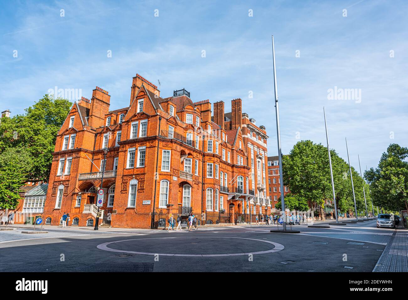 London, Großbritannien - 24. Juni 2018: Hohe Kommission der Botschaft Jamaikas Gebäude in Prince Consort und Ausstellung Straße Kreuzung mit Jamaika Flagge p Stockfoto