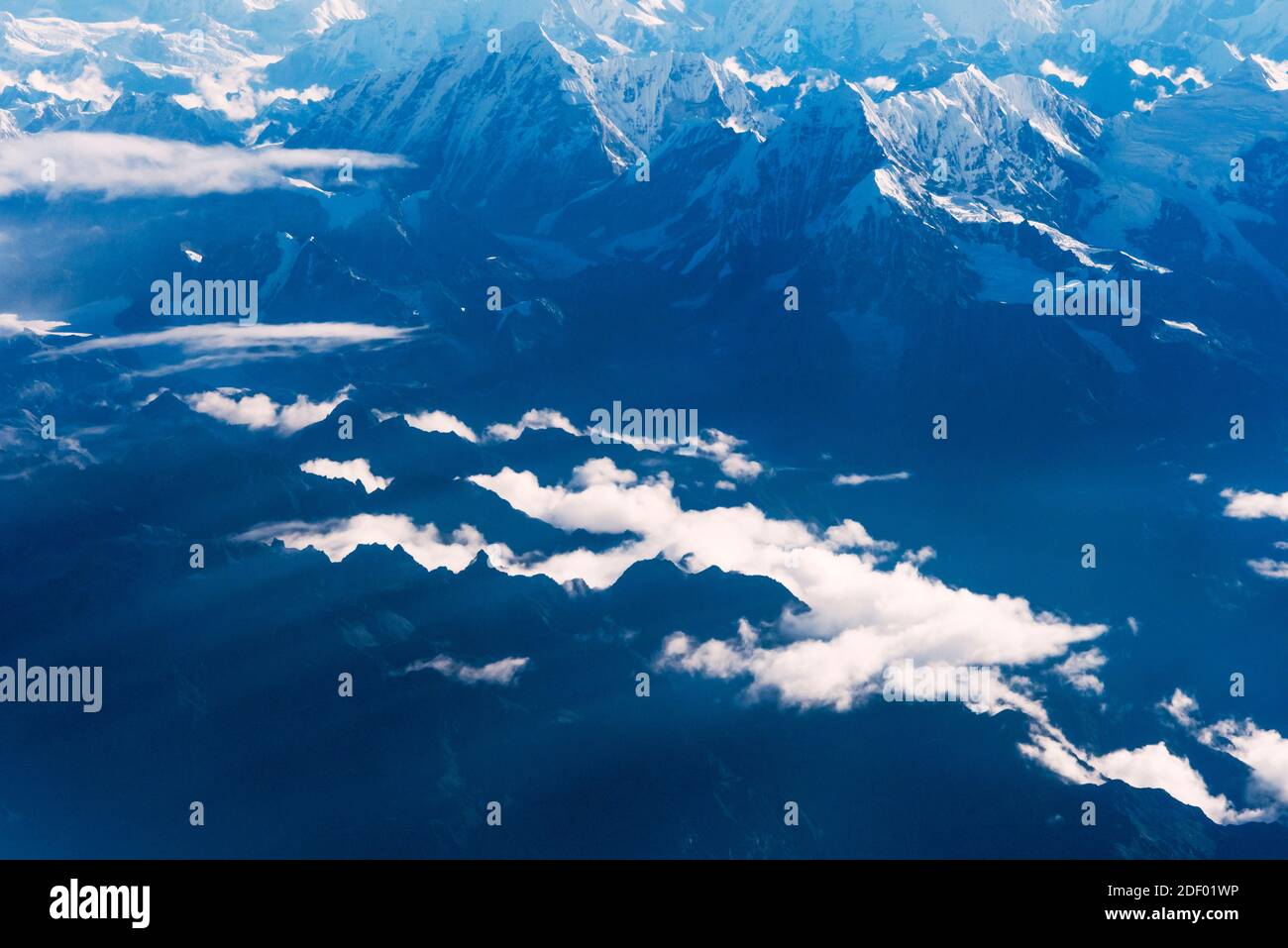 Der Himalaya reicht über Wolken, Nepal Stockfoto