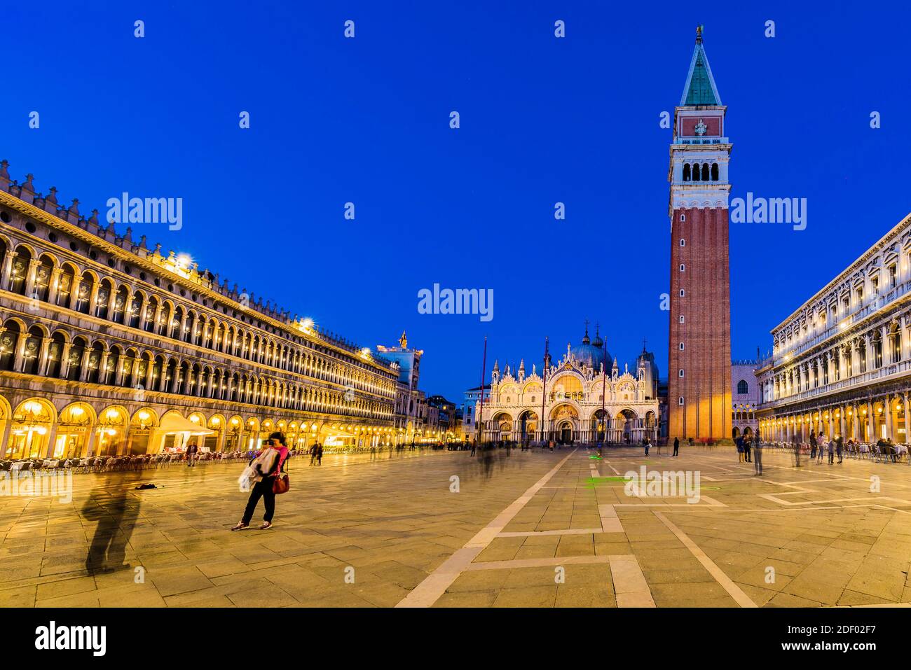 Markusplatz´s - Piazza San Marco mit Glockenturm - Campanile. Venedig, Venetien, Italien, Europa Stockfoto