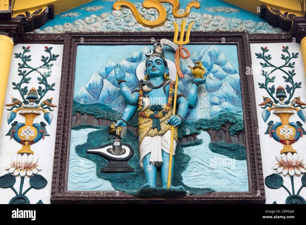 Reliefmalerei im Pashupatinath Tempel, UNESCO Weltkulturerbe, Kathmandu, Nepal Stockfoto