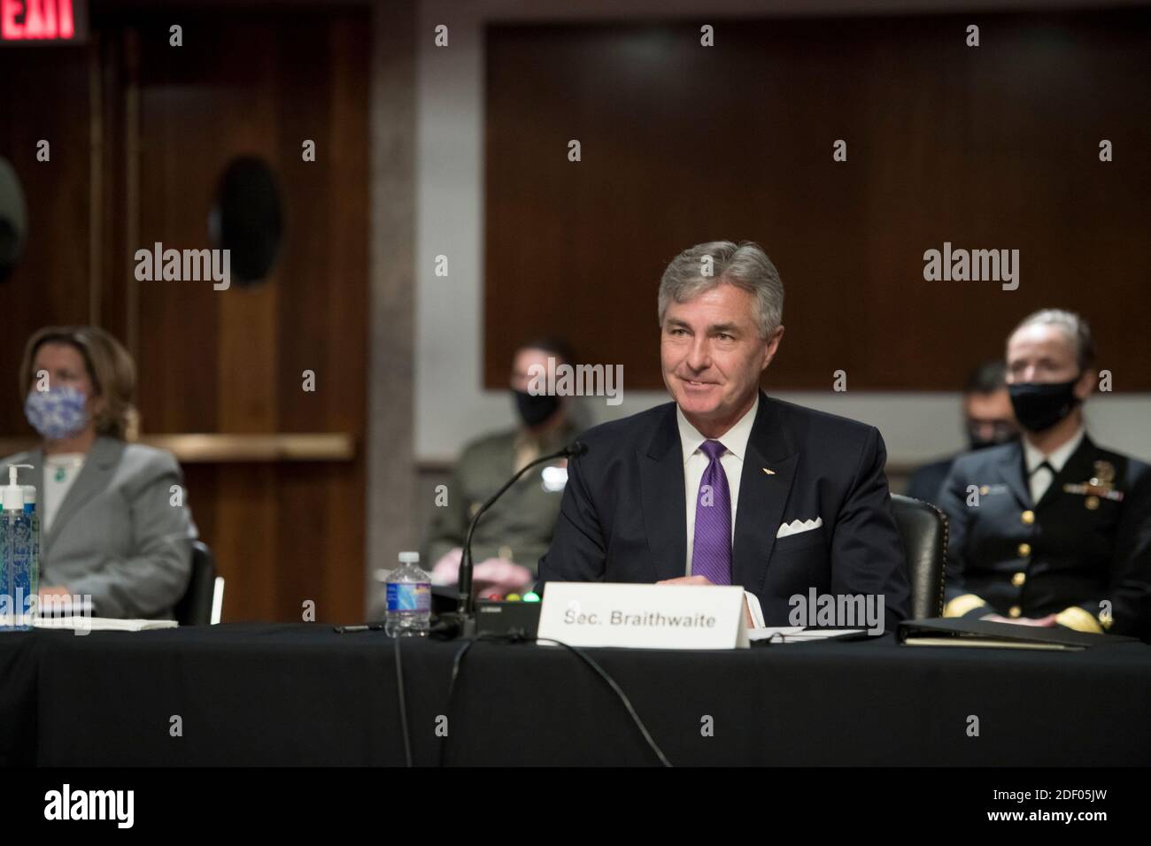 Navy-Sekretär Kenneth J. Braithwaite erscheint vor einer Anhörung des Armed Services Committee des Senats, um die Bereitschaft der Marine und des Marine Corps zu prüfen, im Dirksen Senate Office Building in Washington, DC., Mittwoch, 2. Dezember 2020. Kredit: Rod Lampey/CNP Verwendung weltweit Stockfoto