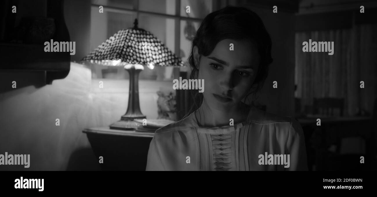 VERÖFFENTLICHUNG: 4. Dezember 2020 TITEL: Mank STUDIO: Netflix REGIE: David Fincher HANDLUNG: Folgt der stürmischen Entwicklung von Orson Welles' ikonischem Meisterwerk Citizen Kane (1941) durch den Drehbuchautor Herman J. Mankiewicz. HAUPTROLLE: LILY COLLINS als Rita Alexander. (Bild: © Netflix/Entertainment Pictures) Stockfoto