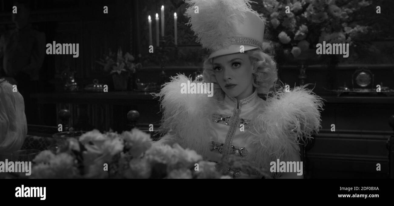 VERÖFFENTLICHUNG: 4. Dezember 2020 TITEL: Mank STUDIO: Netflix REGIE: David Fincher HANDLUNG: Folgt der stürmischen Entwicklung von Orson Welles' ikonischem Meisterwerk Citizen Kane (1941) durch den Drehbuchautor Herman J. Mankiewicz. HAUPTROLLE: AMANDA SEYFRIED als Marion Davies. (Bild: © Netflix/Entertainment Pictures) Stockfoto