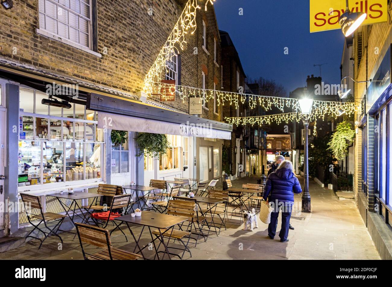 Weihnachtsbeleuchtung in Hampstead bei Nacht London Großbritannien Stockfoto