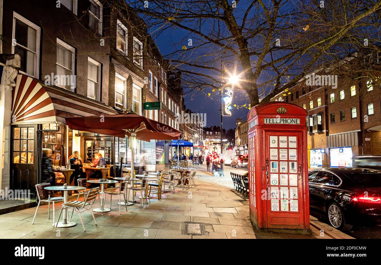 Weihnachtsbeleuchtung in Hampstead bei Nacht London Großbritannien Stockfoto
