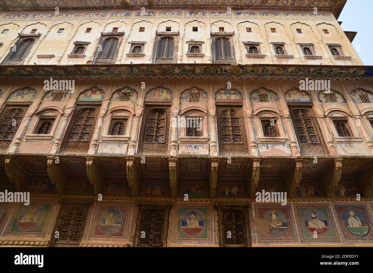 Atemberaubende Architektur abseits der touristischen Pfade: haveli in der Region Shekhawati in Rajasthan, Indien Stockfoto