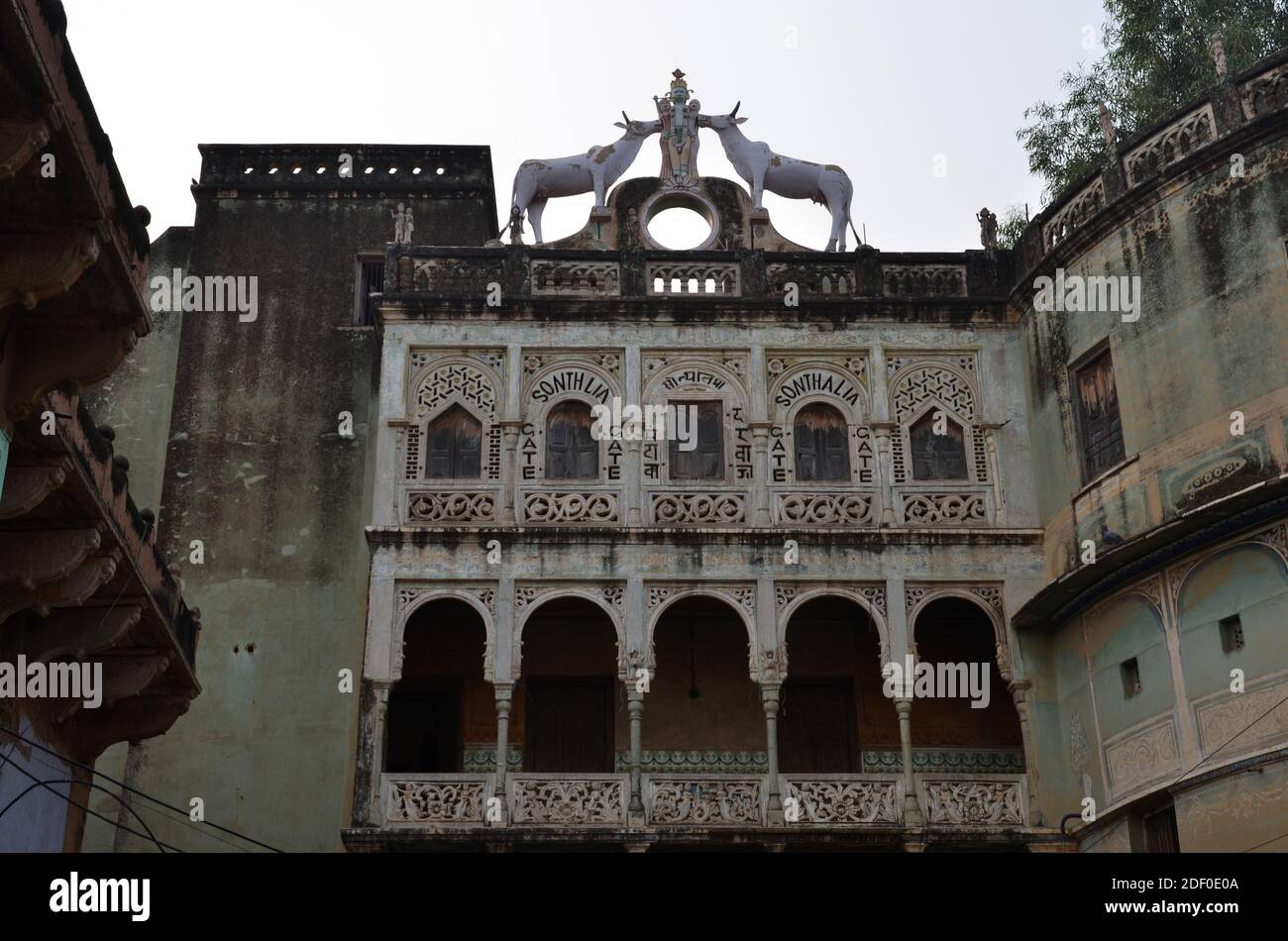 Schön eingerichtet Sonthalia Gate in der Stadt Mandawa in Rajasthan, Indien Stockfoto