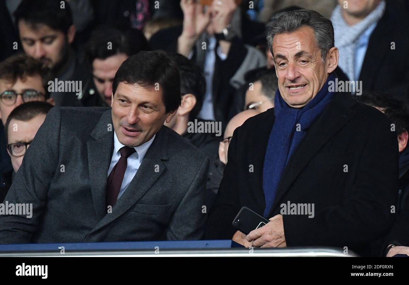 Der Sportdirektor der PSG Leonardo und der ehemalige Präsident Nicolas Sarkozy beobachten das Spiel der französischen Ligue 1 Paris Saint Germain (PSG) gegen AS Monaco am 12. Januar 2020 im Parc des Princes in Paris, Frankreich. Foto von Christian Liewig/ABACAPRESS.COM Stockfoto