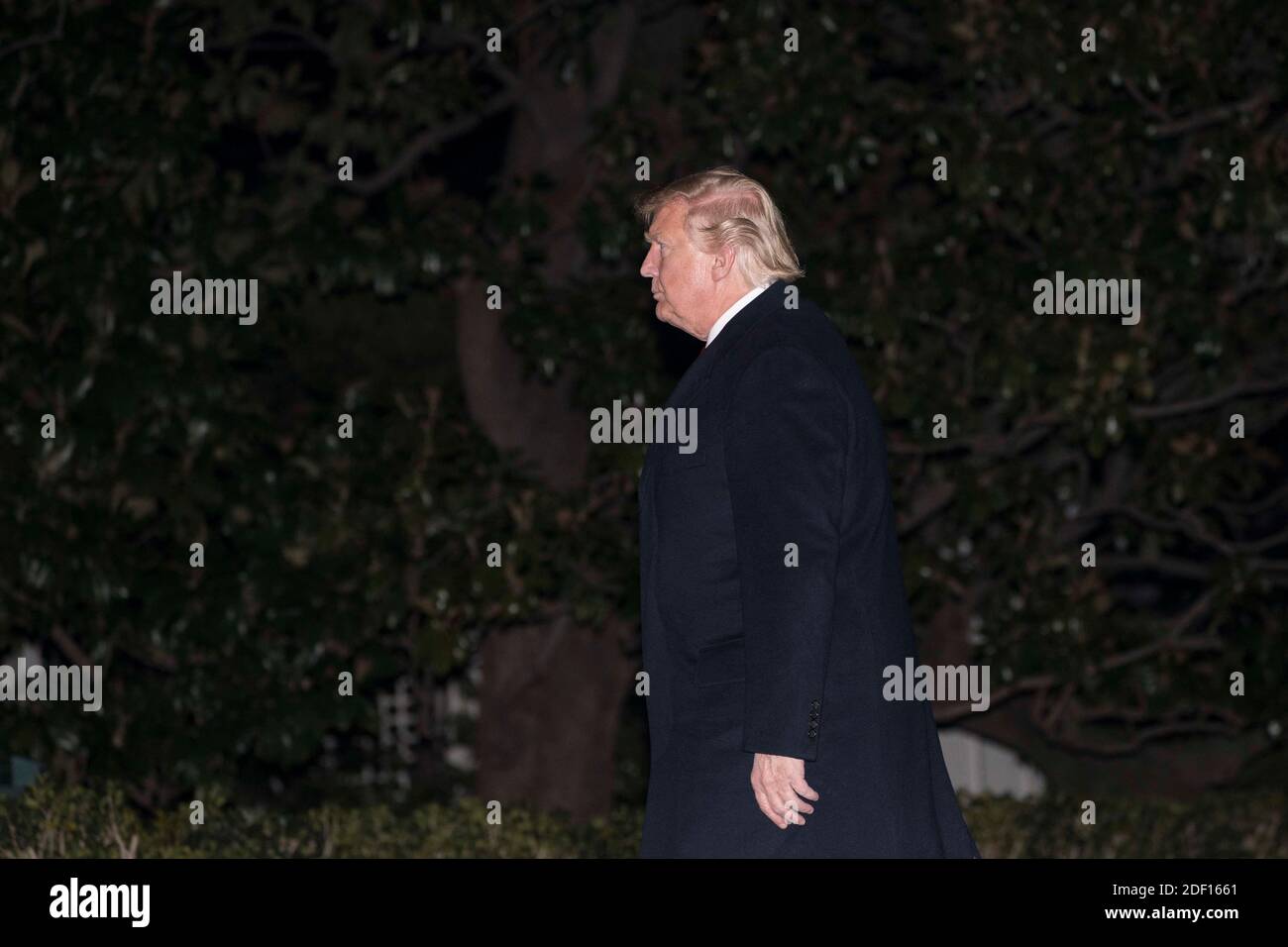 US-Präsident Donald J. Trump läuft am 19. Januar 2020 vom Marine One entlang des South Lawn zum Weißen Haus in Washington, DC, USA. Zuvor sprach der Präsident auf der American Farm Bureau Federation Annual Convention and Trade Show in Austin, Texas, und verbrachte das Wochenende in Mar-a-Lago in Palm Beach, Florida. Foto von Sarah Silbiger/Pool/ABACAPRESS.COM Stockfoto