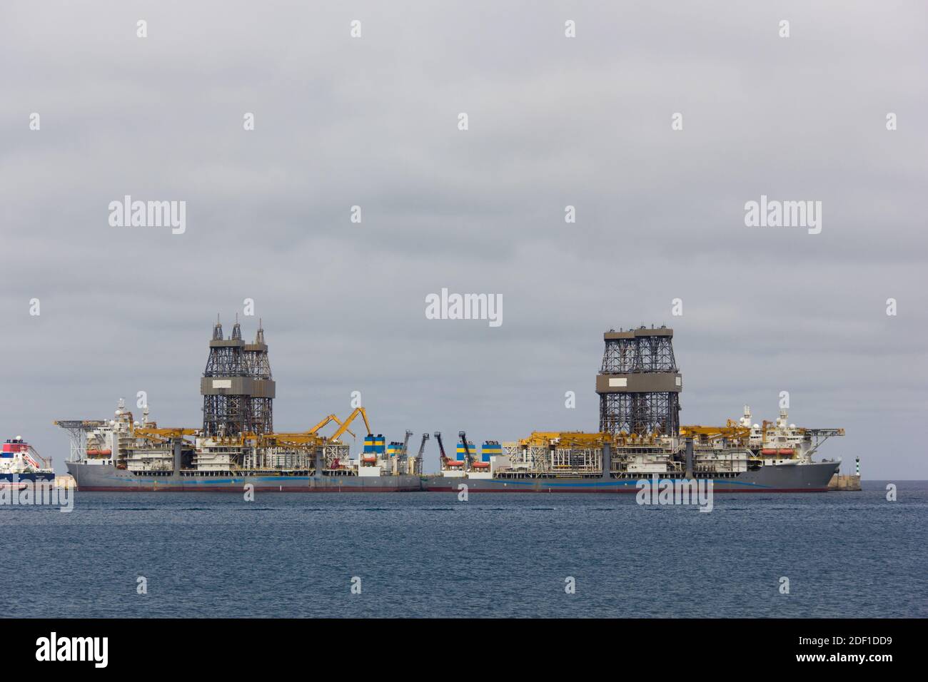Bohr-Plattform Boote in Las Palmas Hafen, Spanien. Konzept der Ölindustrie Stockfoto