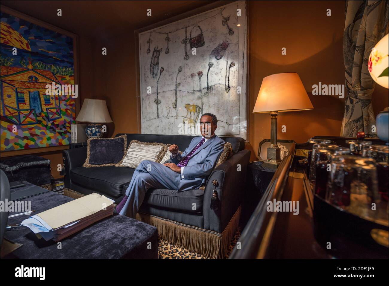 Photo d’Archive datée du 6 janvier 2014 de l’avocat Alex Ursulet dans son Bureau parisien. après sept mois d’enquête, le conseil de discipline de l’ordre a sanctionné l’avocat, ancien conseil du tueur en série Guy Georges, pour ses agissements envers une stagiaire. le conseil de discipline du barreau de Paris a prononcé la radiation de l’avocat Alex Ursulet. Une jeune avocate dénonce des faits de viols et de harcèlement sexuel. Foto von Khanh Renaud/ABACAPRESS.COM Stockfoto