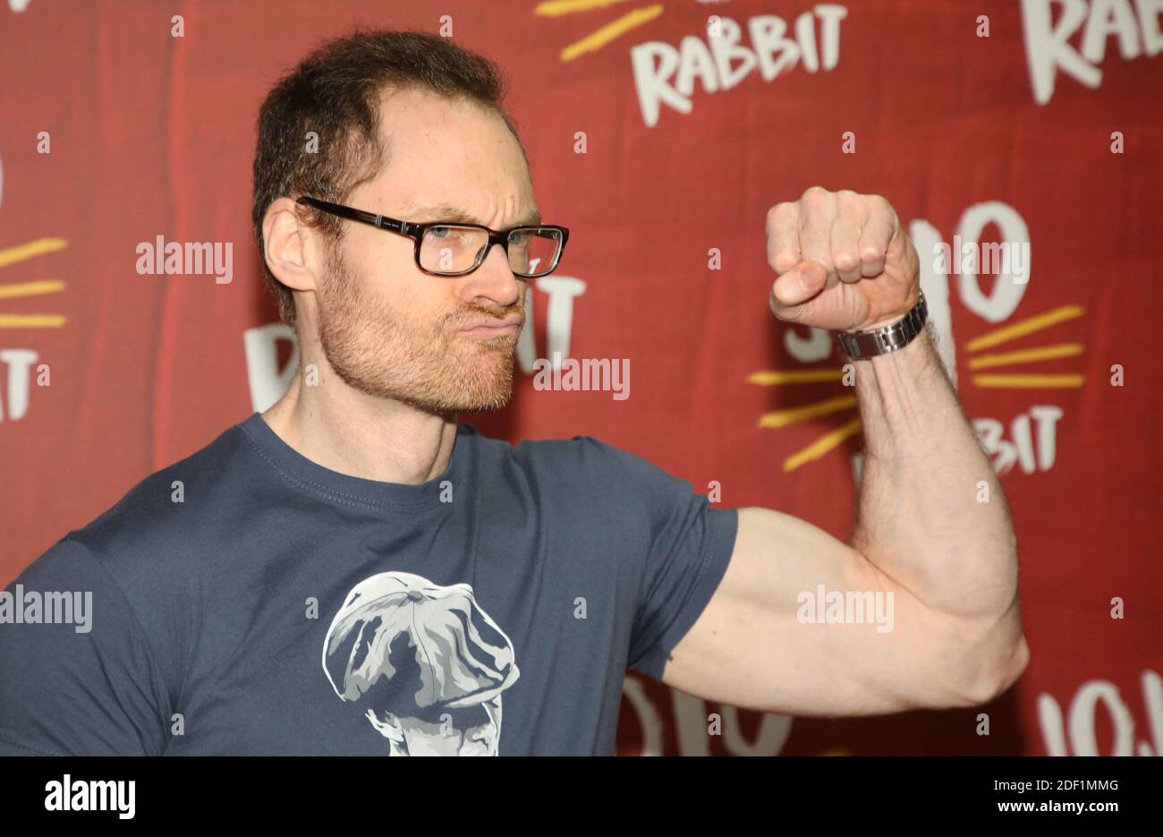 Captain Popcorn bei der Premiere von Jojo Rabbit im UGC Les Halles Kino am  23. Januar 2020 in Paris, Frankreich. Foto von Denis  Guignebourg/ABACAPRESS.COM Stockfotografie - Alamy