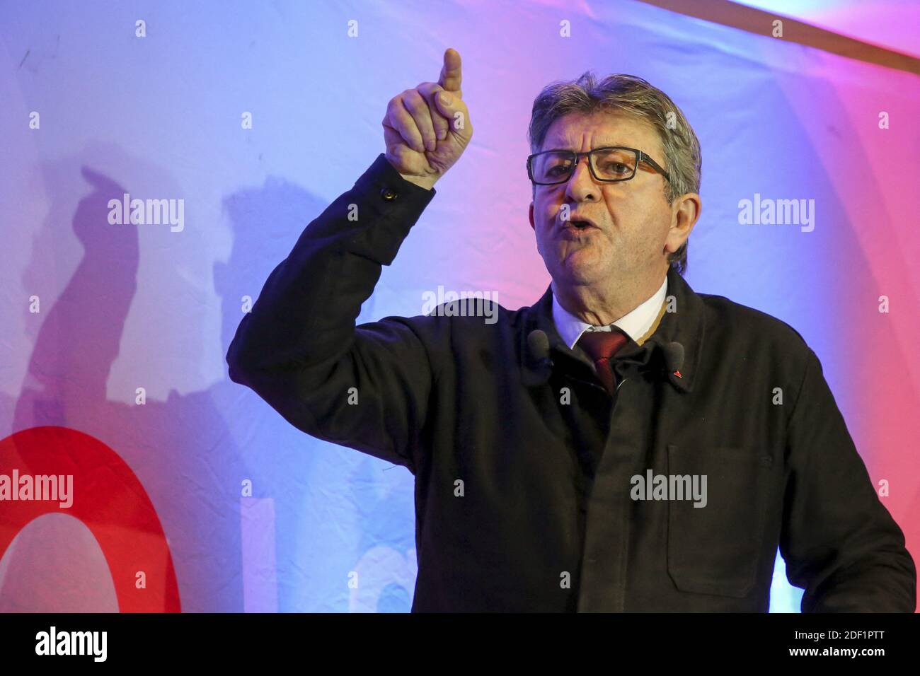 Jean-Luc Melenchon, Leiter von La France Insoumise (LFI), stellt am Freitag, den 24. Januar 2020, im McDonald's von Saint-Barthelemy, wo die Mitarbeiter seit zwei Jahren kämpfen, in Marseille, Frankreich, seine neuen Jahreswünsche für 2020 vor. Der Chef von la France insoumise wählte einen symbolischen Ort des Kampfes, der der Mitarbeiter von McDo Saint-Barthelemy (14. Bezirk von Marseille), in einem Gerichtsverfahren mit einem Franchisenehmer des multinationalen Unternehmens für Monate, um ihre Arbeitsplätze zu retten. Der Chef von la France insoumise wählte einen symbolischen Ort des Kampfes, die der Mitarbeiter von McDo Saint-Barthélémy (14. Bezirk o Stockfoto