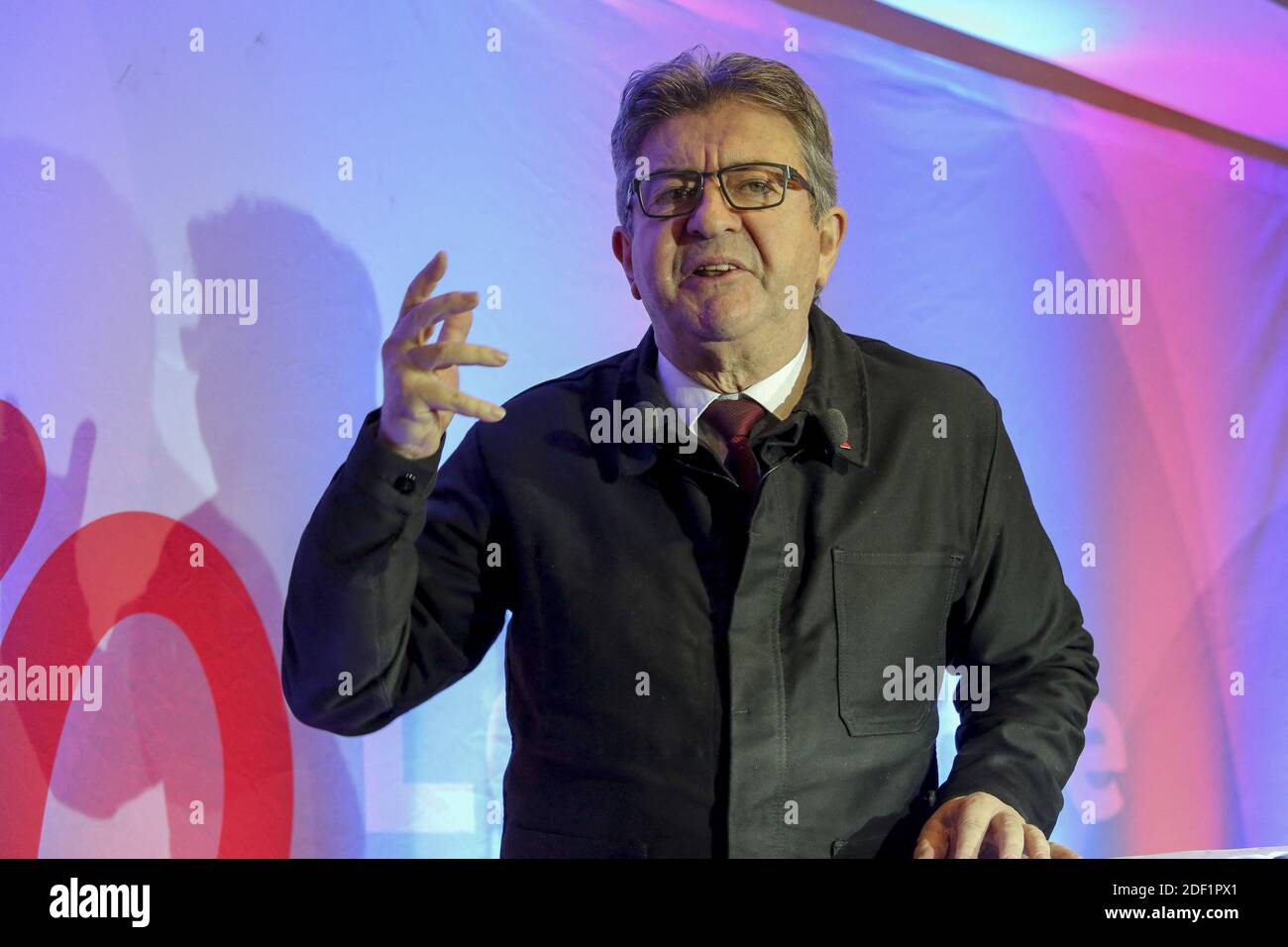 Jean-Luc Melenchon, Leiter von La France Insoumise (LFI), stellt am Freitag, den 24. Januar 2020, im McDonald's von Saint-Barthelemy, wo die Mitarbeiter seit zwei Jahren kämpfen, in Marseille, Frankreich, seine neuen Jahreswünsche für 2020 vor. Der Chef von la France insoumise wählte einen symbolischen Ort des Kampfes, der der Mitarbeiter von McDo Saint-Barthelemy (14. Bezirk von Marseille), in einem Gerichtsverfahren mit einem Franchisenehmer des multinationalen Unternehmens für Monate, um ihre Arbeitsplätze zu retten. Der Chef von la France insoumise wählte einen symbolischen Ort des Kampfes, die der Mitarbeiter von McDo Saint-Barthélémy (14. Bezirk o Stockfoto